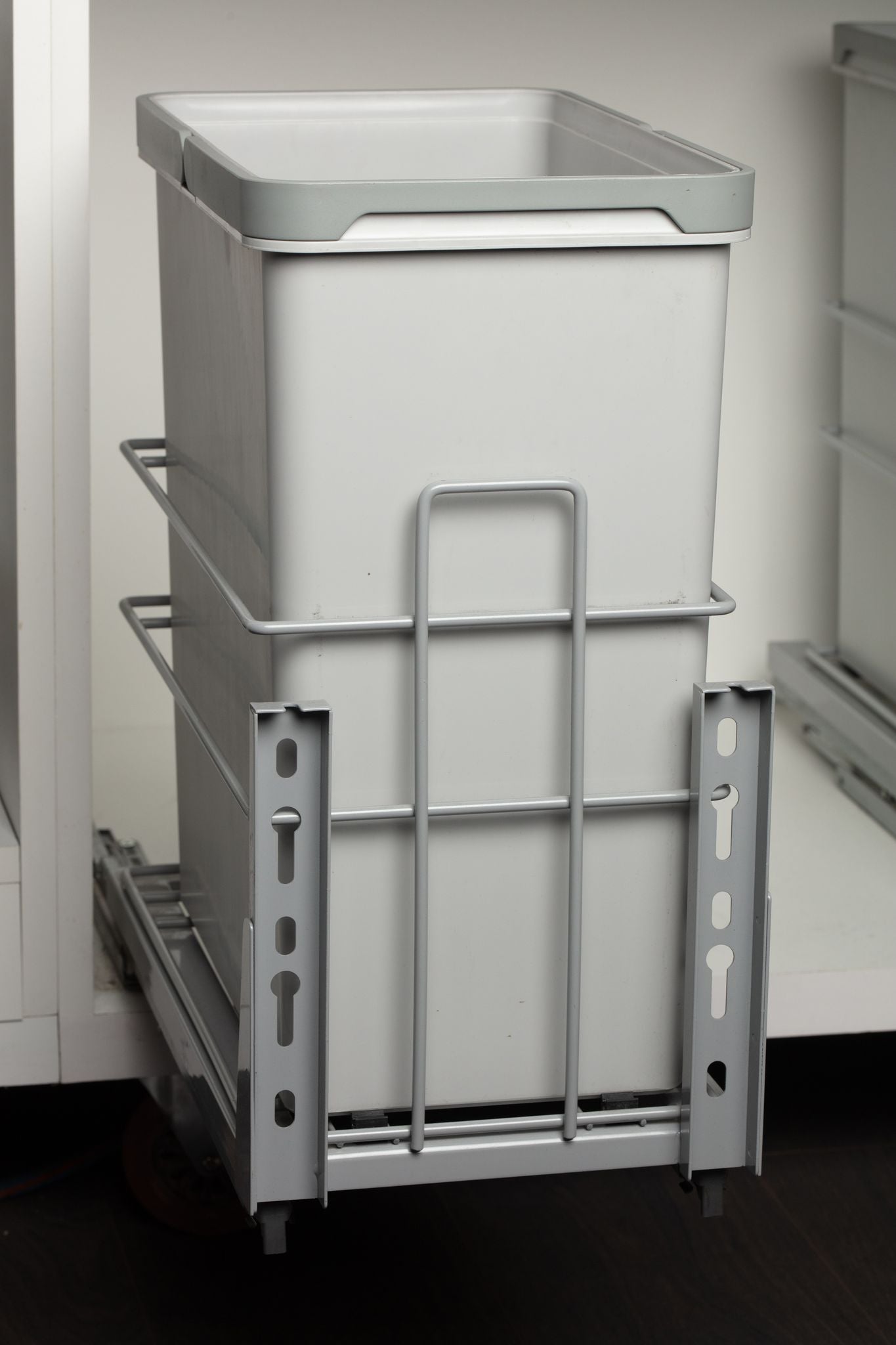 Single Waste Bin 1X28L Soft Close White
