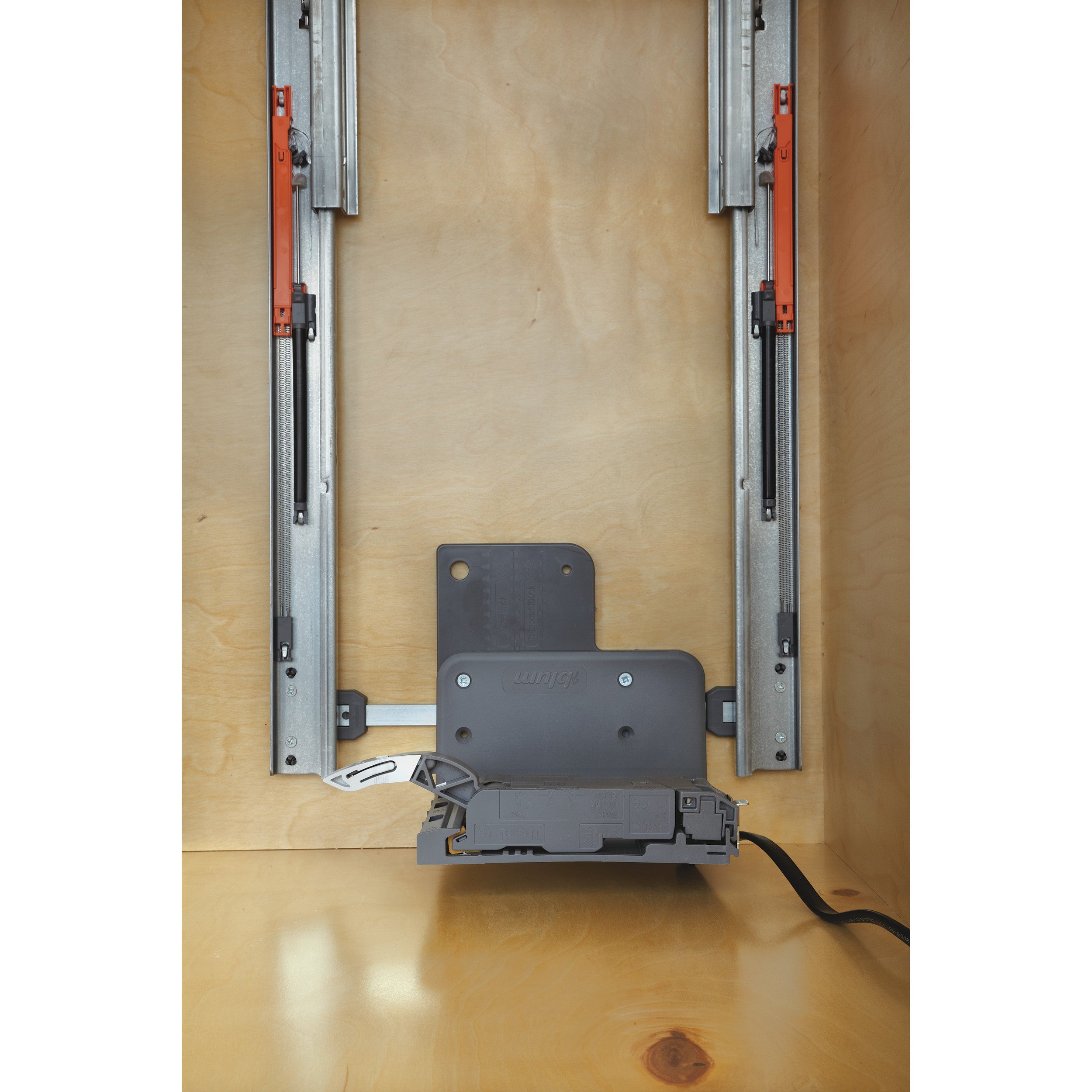 Servo Double 50 Qrt Pull-Out Waste Container Natural  18 in (457 mm) W x 22.5 in (572 mm) D x 24.25 in (616 mm) H