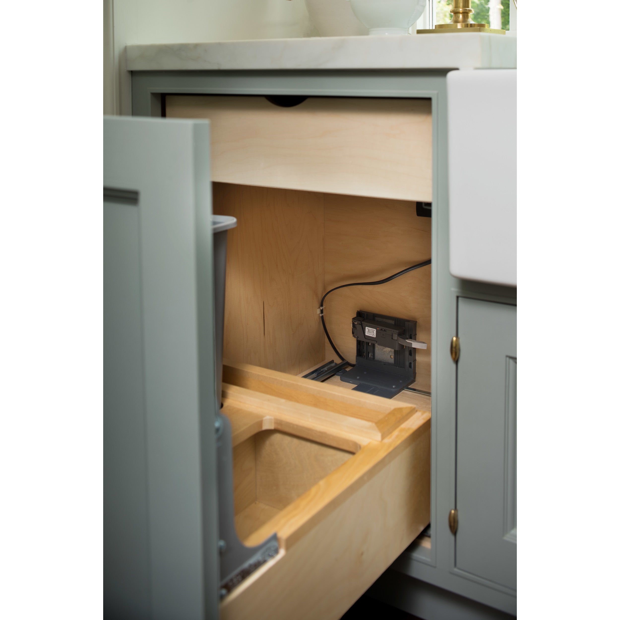 SERVO-DRIVE Kit for LEGRABOX Waste Containers Gray  10 in (254 mm) W x 11.75 in (298 mm) D x 4.25 in (108 mm) H