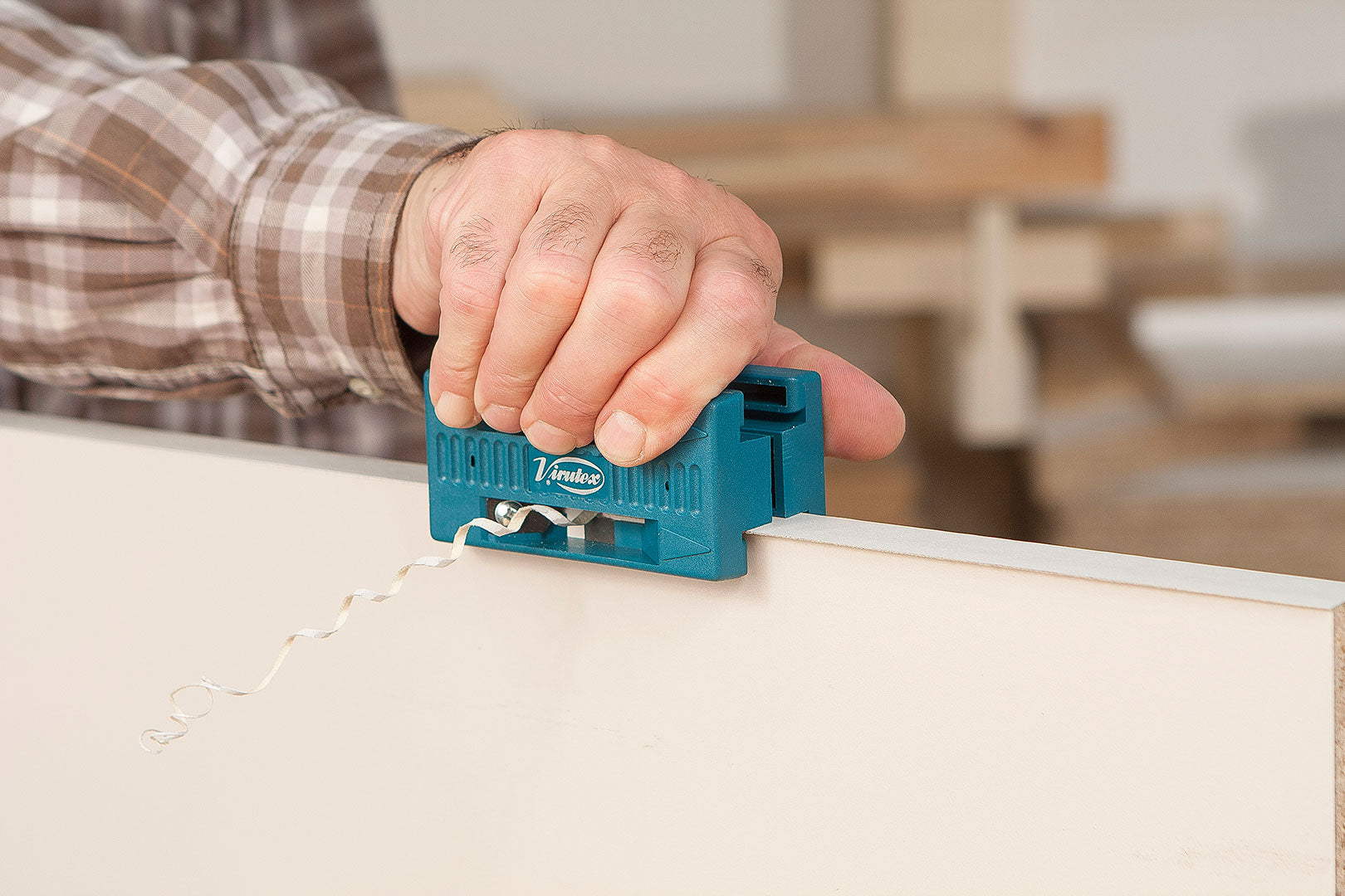 DOUBLE EDGE TRIMMER