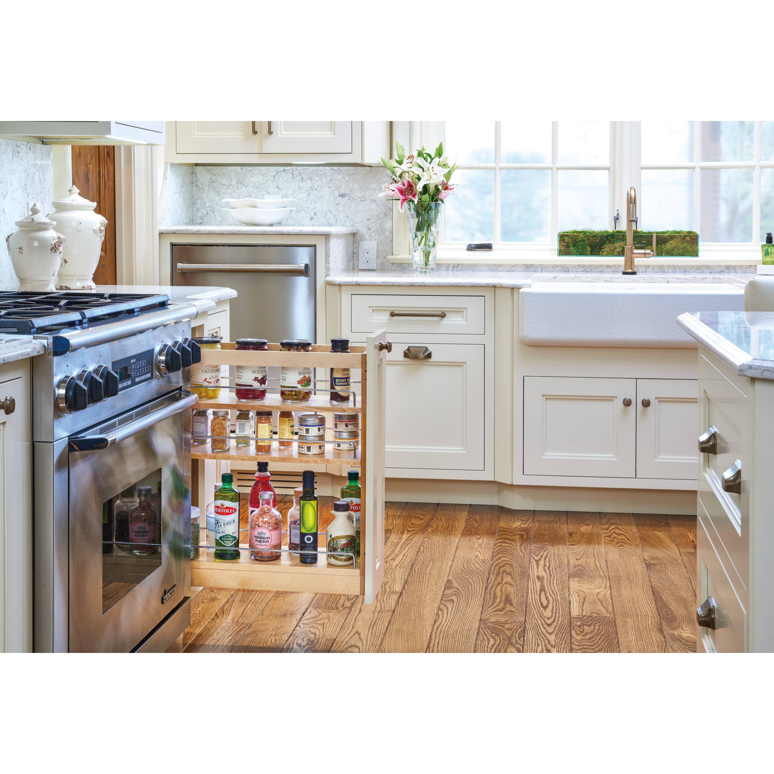 8 in Base Cabinet Organizer Soft-Close Natural  8.75 in (222 mm) W x 21.63 in (549 mm) D x 25.5 in (648 mm) H