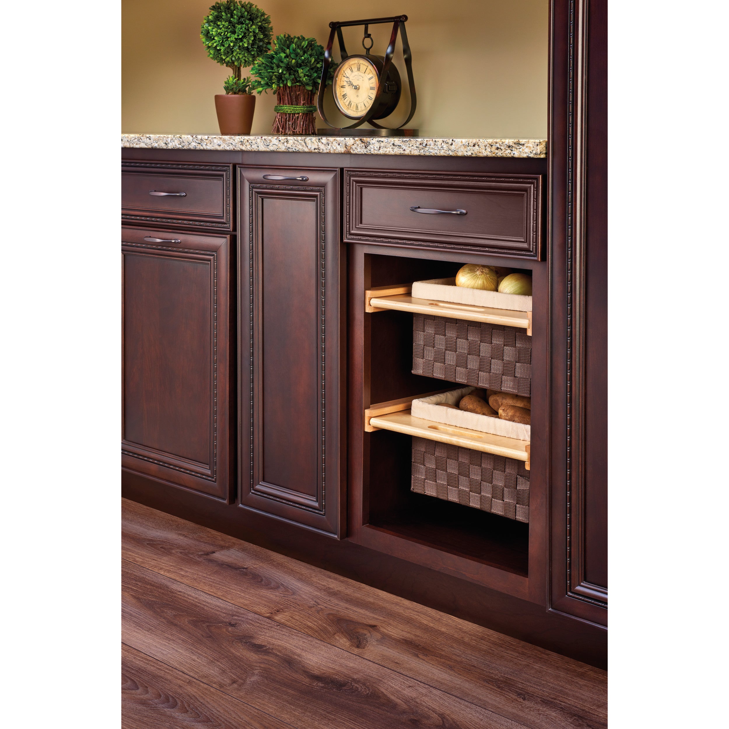 18" Woven Basket w/Maple Rails Natural  15.38 in (391 mm) W x 21.25 in (540 mm) D x 7.38 in (187 mm) H